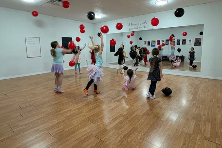 Kids playing with balloons at a birthday party in the Ensemble Kids studio